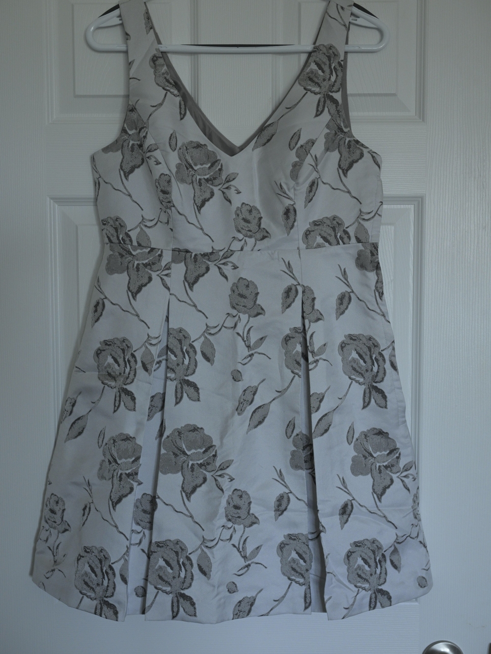 RW&CO. White Mini Dress with Gray Floral Jacquard